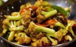 炒花菜时，直接下油锅！多加“1步”，花菜又香又脆