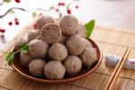幻想尝上两颗牛肉丸，一口鲜汤，画饼充饥抵抗宵夜