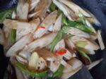 漂亮女人少吃肉，多吃它，遇到买一捆，补血润肤，小脸越来越白净