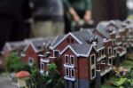 百强拿地近4.4万亿 头部房企不争地王不拿高价地
