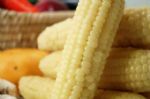 煮玉米，最忌直接放水里煮！牢记这4点，玉米又香又甜，软糯营养