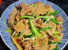 家常菜：鸭肉焖腐竹、青椒炒鸡蛋、凉拌黄瓜