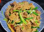 家常菜：鸭肉焖腐竹、青椒炒鸡蛋、凉拌黄瓜