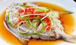 家常菜：清蒸鲳鱼、豉汁蒸排骨、蒜苗回锅肉
